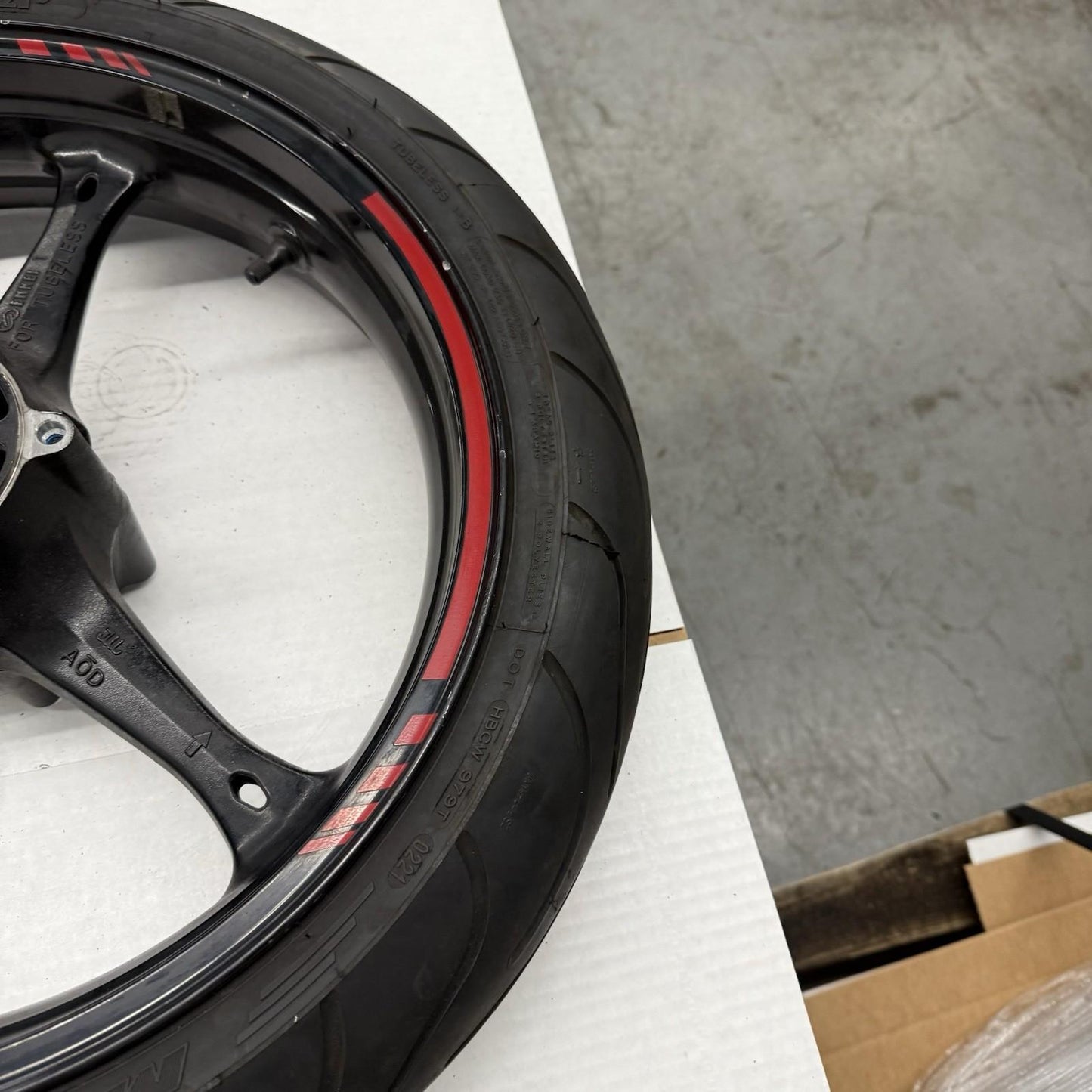 2006 2007 SUZUKI GSXR600 GSXR750 FRONT WHEEL RIM MICHELIN TIRE STRAIGHT
