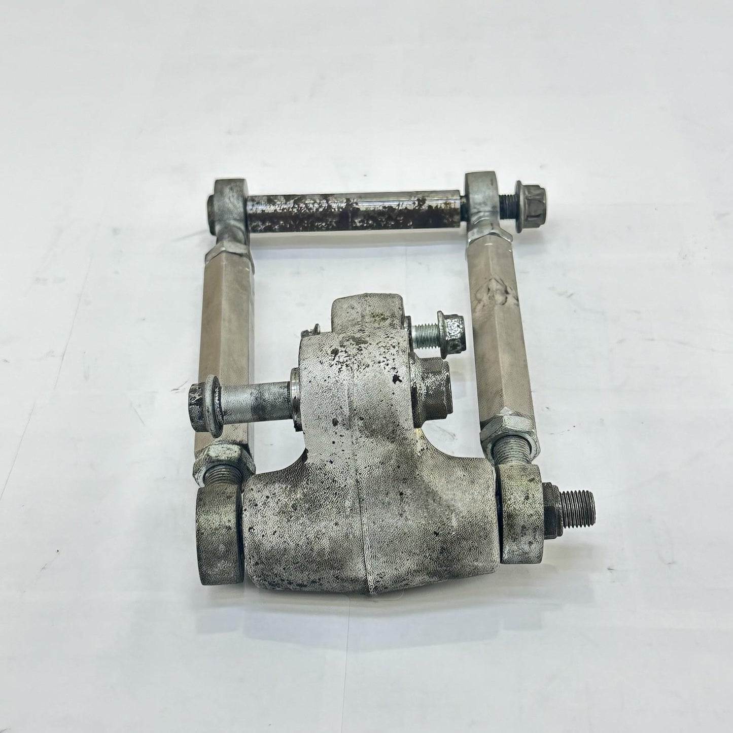 2006 2007 SUZUKI GSXR 600 GSXR 750 DOG BONE REAR SHOCK LINKAGE BACK SUSPENSION