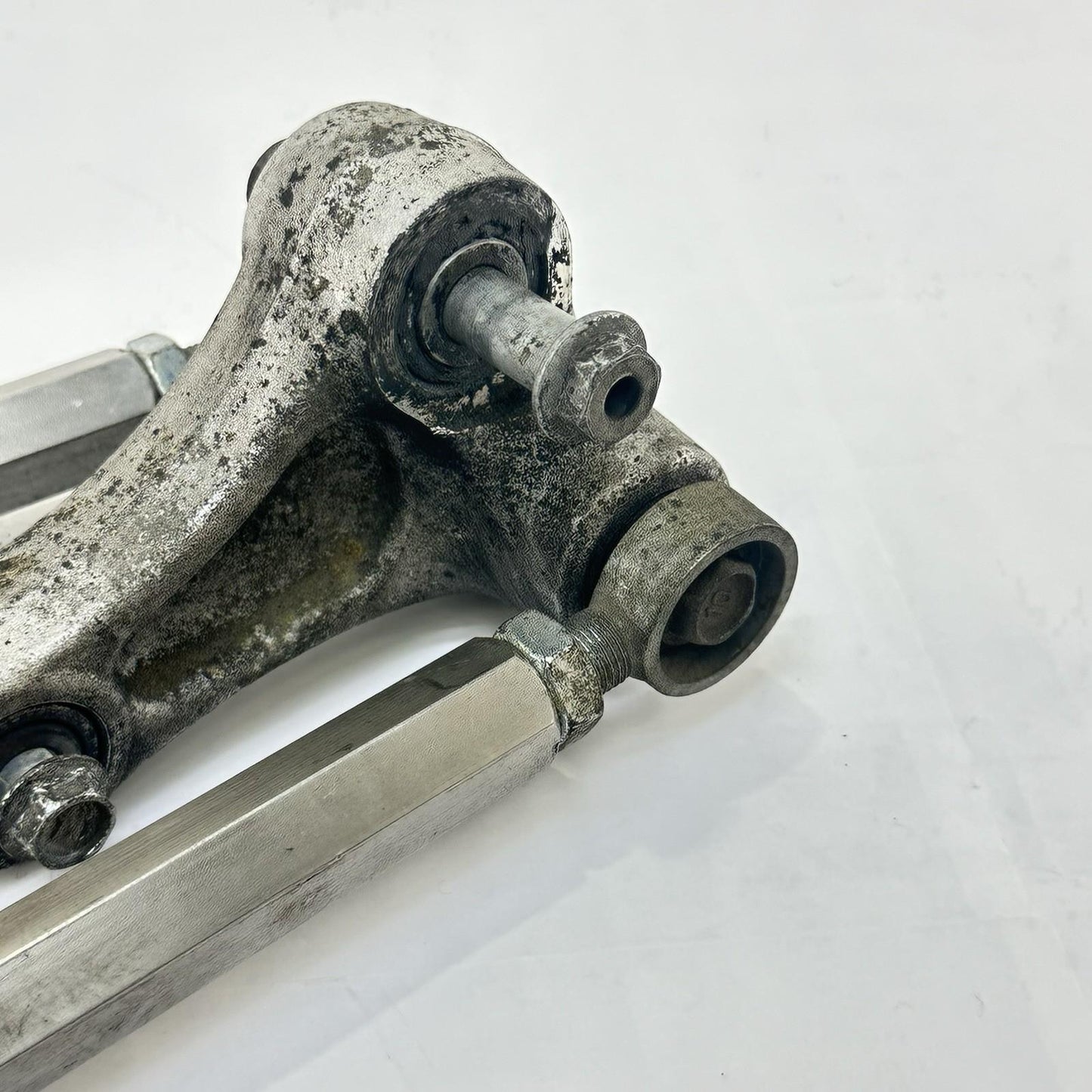 2006 2007 SUZUKI GSXR 600 GSXR 750 DOG BONE REAR SHOCK LINKAGE BACK SUSPENSION