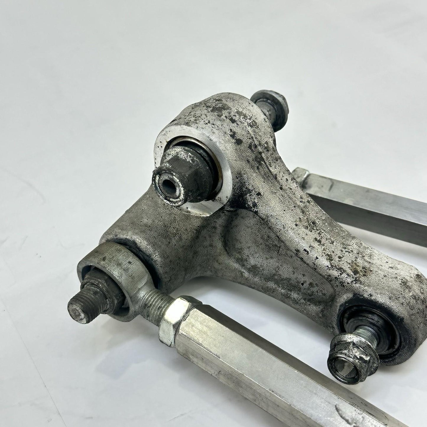 2006 2007 SUZUKI GSXR 600 GSXR 750 DOG BONE REAR SHOCK LINKAGE BACK SUSPENSION