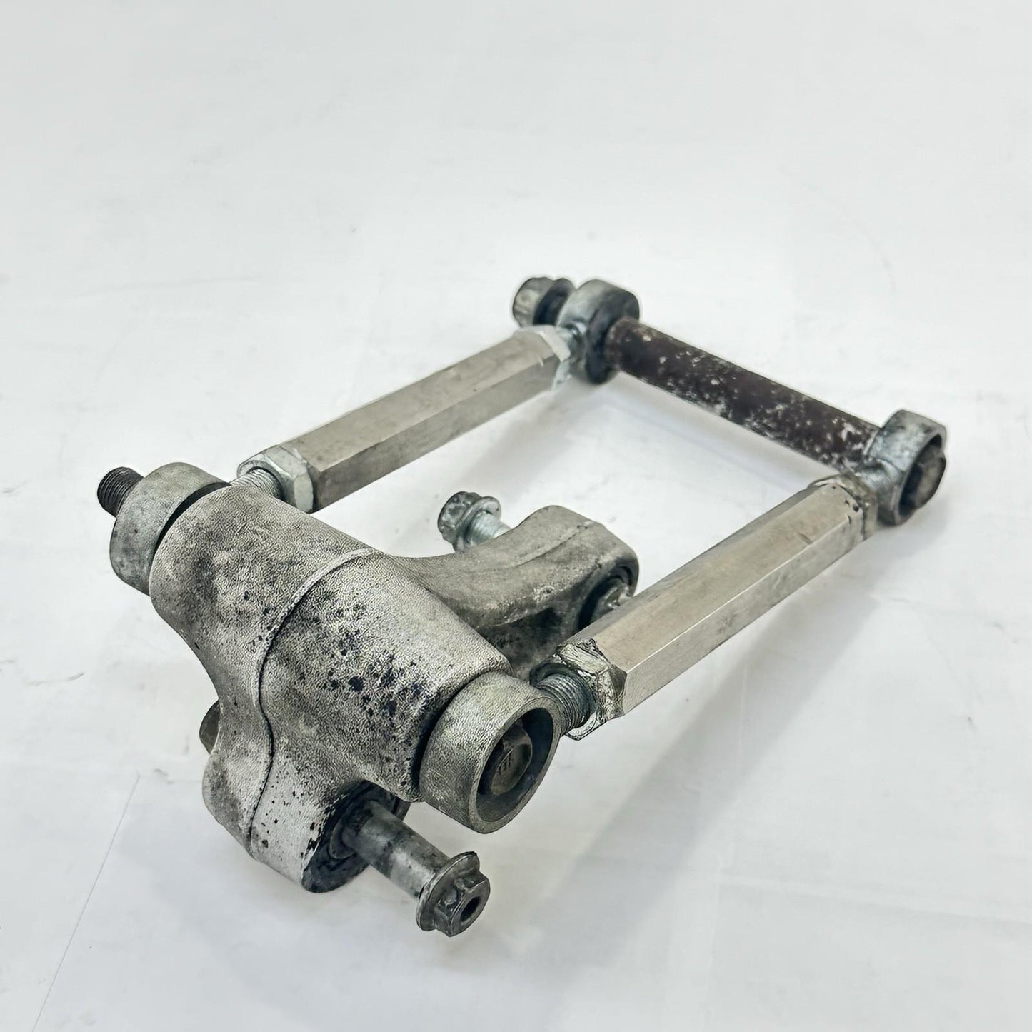 2006 2007 SUZUKI GSXR 600 GSXR 750 DOG BONE REAR SHOCK LINKAGE BACK SUSPENSION
