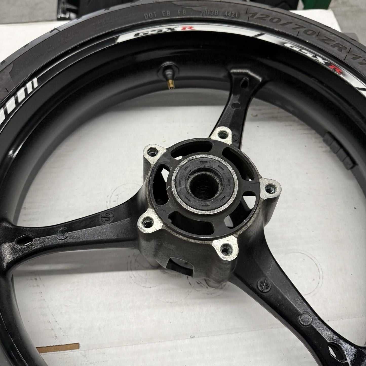 2005 2006 SUZUKI GSXR1000 FRONT WHEEL RIM BLACK STRAIGHT 54111-41G00-019