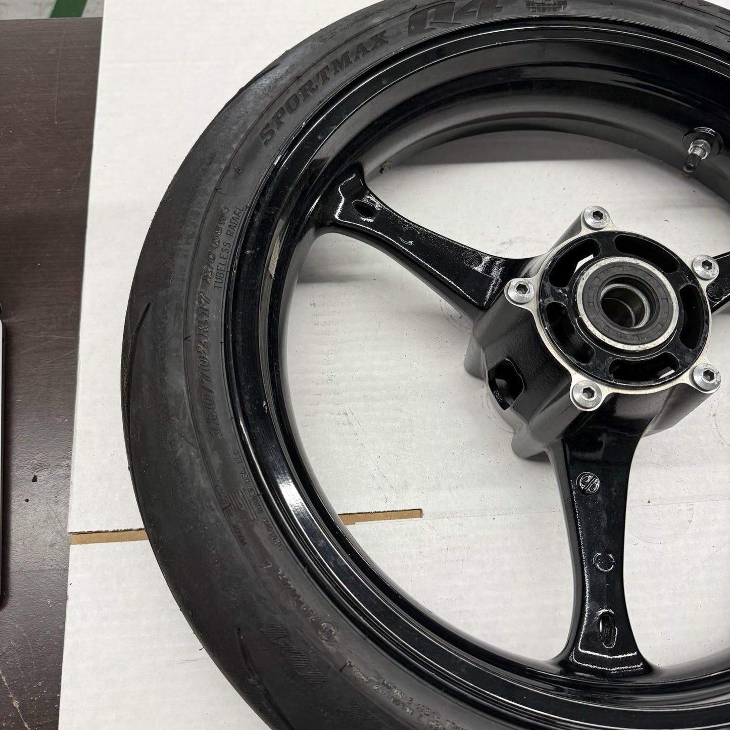 2006 2007 SUZUKI GSXR600 GSXR750 FRONT WHEEL BLACK STRAIGHT DUNLOP TIRE
