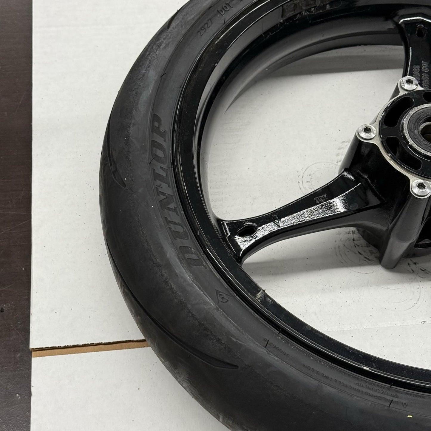 2006 2007 SUZUKI GSXR600 GSXR750 FRONT WHEEL BLACK STRAIGHT DUNLOP TIRE