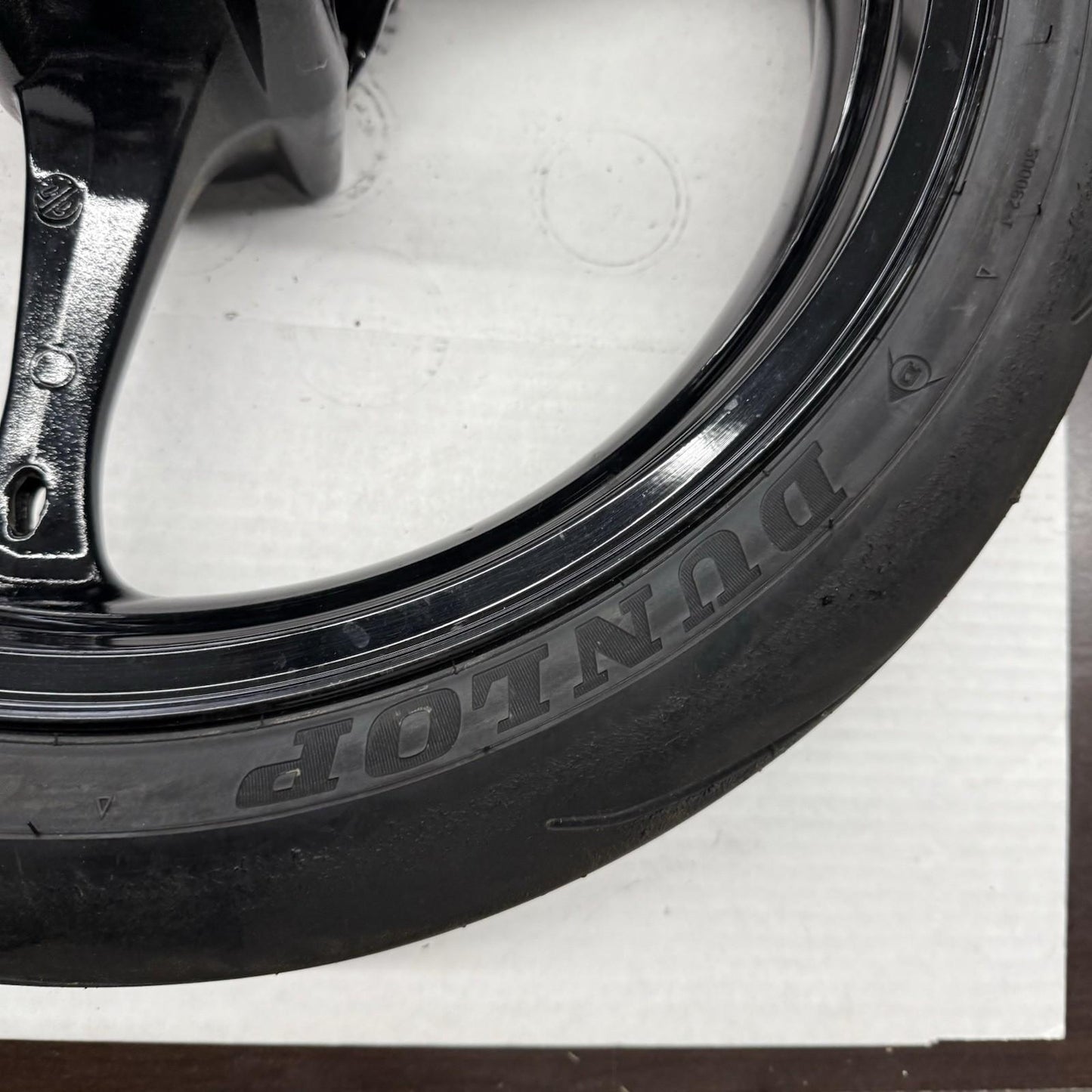 2006 2007 SUZUKI GSXR600 GSXR750 FRONT WHEEL BLACK STRAIGHT DUNLOP TIRE