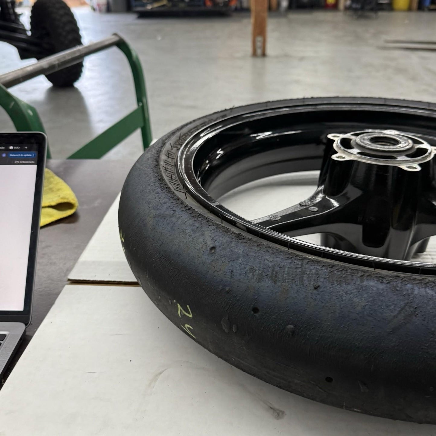 2007 2008 SUZUKI GSXR1000 FRONT WHEEL RIM PIRELLI TIRE TRACK STRAIGHT STOCK