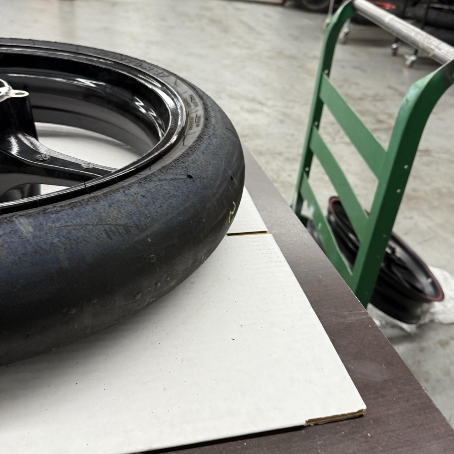 2007 2008 SUZUKI GSXR1000 FRONT WHEEL RIM PIRELLI TIRE TRACK STRAIGHT STOCK