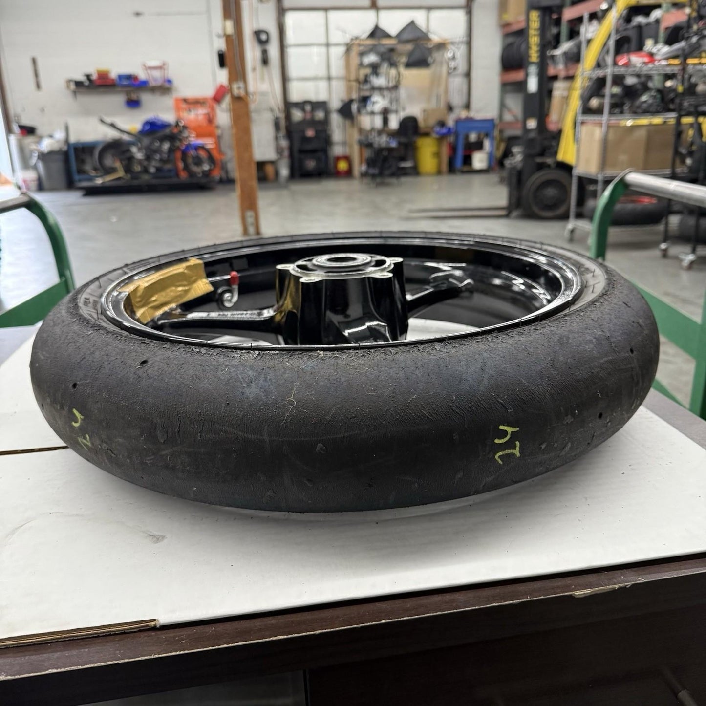 2007 2008 SUZUKI GSXR1000 FRONT WHEEL RIM PIRELLI TIRE TRACK STRAIGHT STOCK