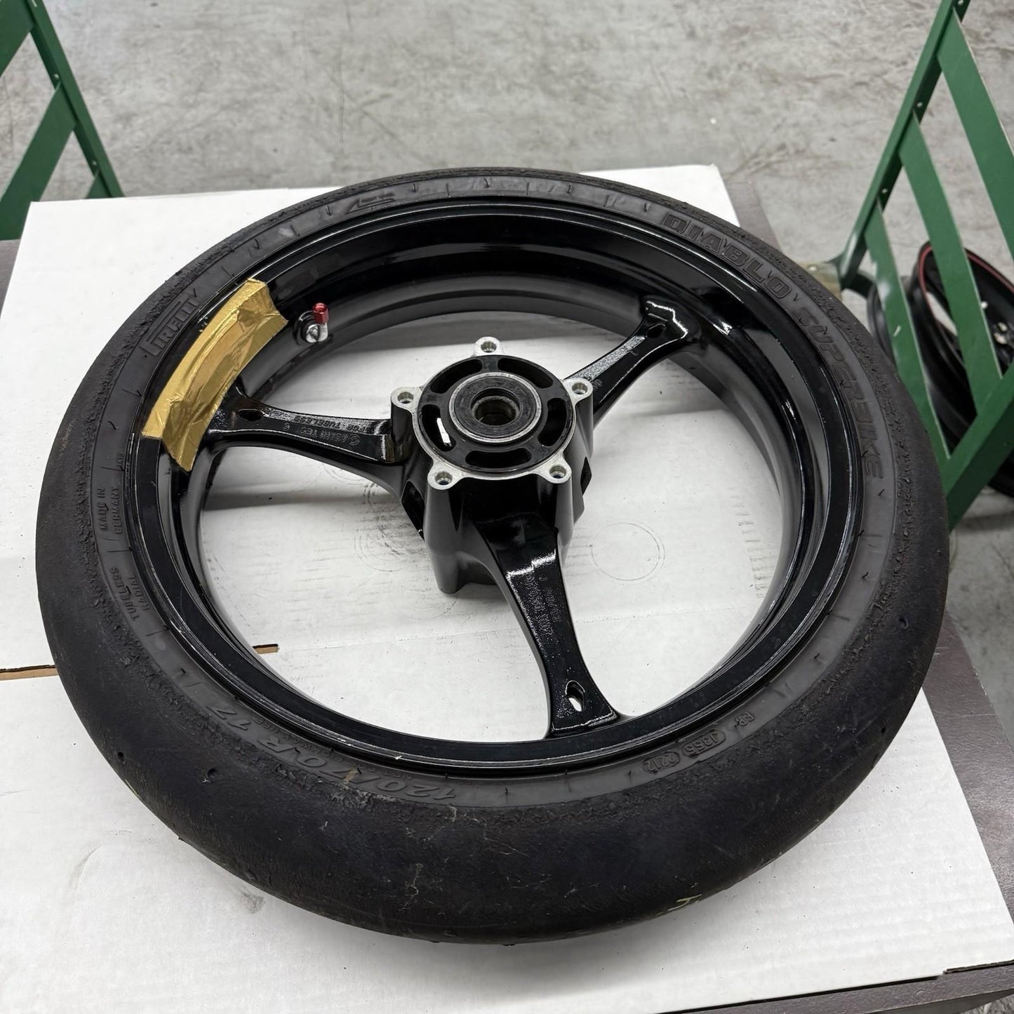 2007 2008 SUZUKI GSXR1000 FRONT WHEEL RIM PIRELLI TIRE TRACK STRAIGHT STOCK