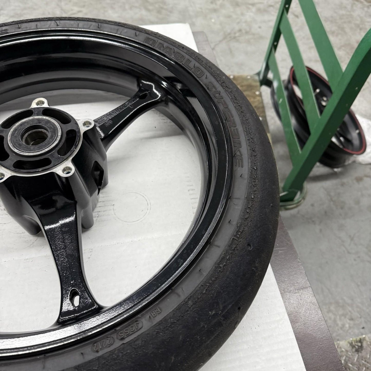 2007 2008 SUZUKI GSXR1000 FRONT WHEEL RIM PIRELLI TIRE TRACK STRAIGHT STOCK