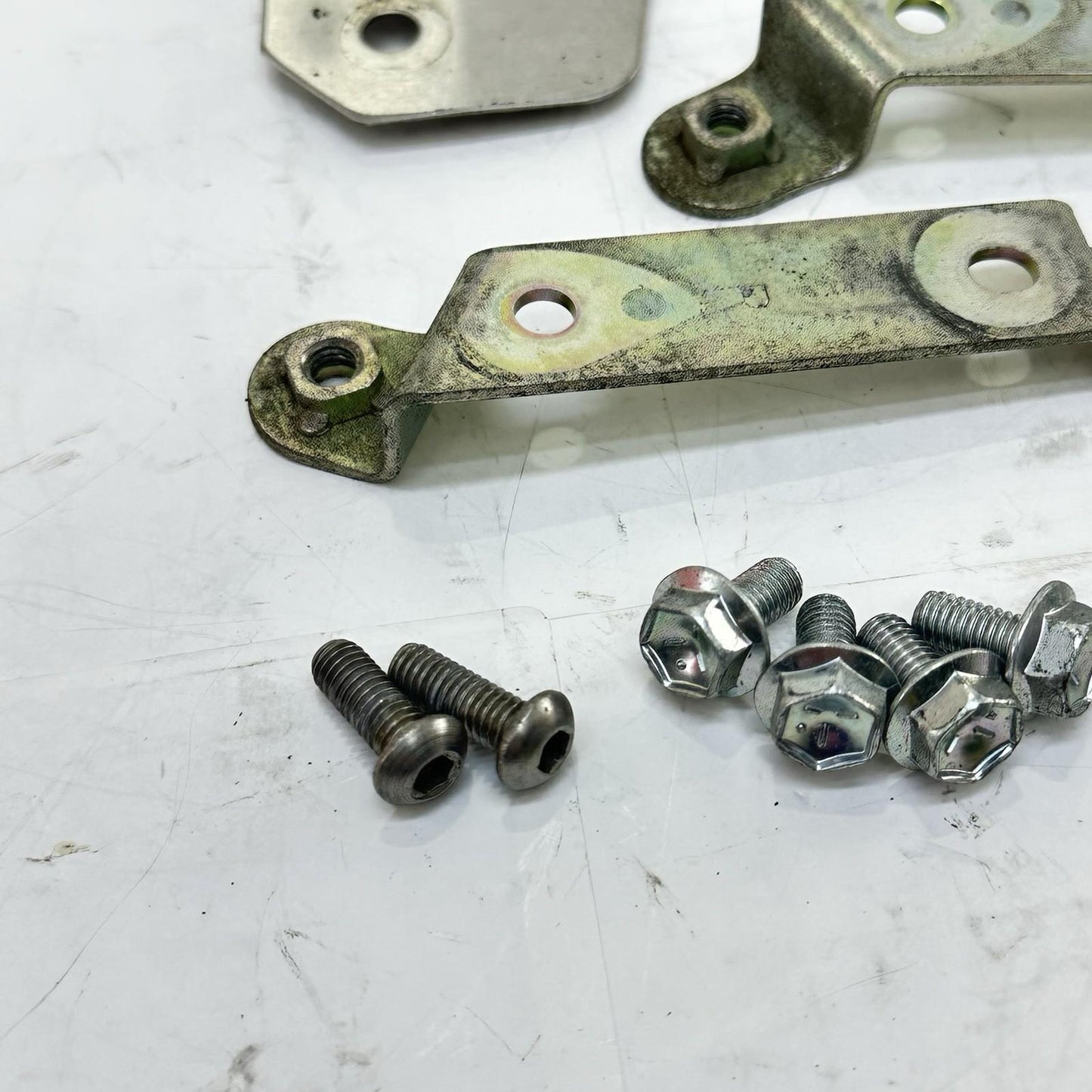 2006 2007 SUZUKI GSXR 600 GSXR 750 REAR UNDERTAIL BRACKET MOUNT BOLTS HARDWARE