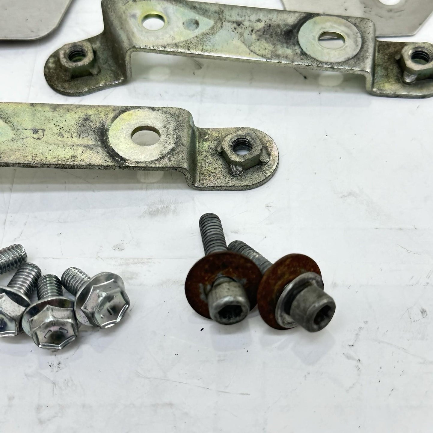 2006 2007 SUZUKI GSXR 600 GSXR 750 REAR UNDERTAIL BRACKET MOUNT BOLTS HARDWARE