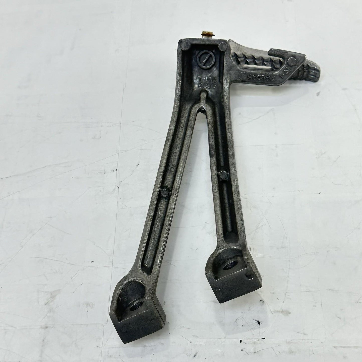 2006 2007 SUZUKI GSXR 600 GSXR 750 PASSENGER PEGS REAR FOOT REST LEFT RIGHT SET