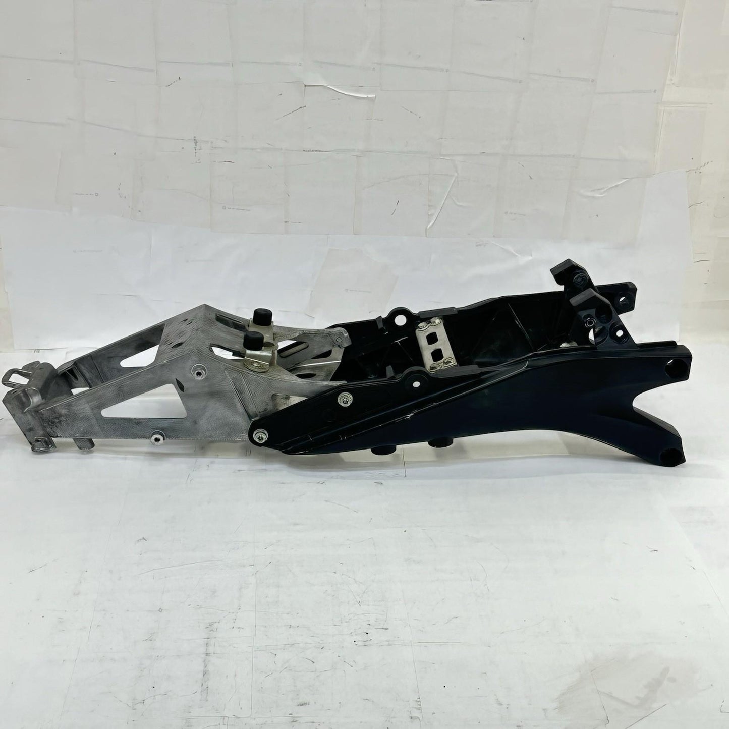 2006 2007 SUZUKI GSXR 600 GSXR 750 SUBFRAME REAR UNDERTAIL BACK FRAME STOCK