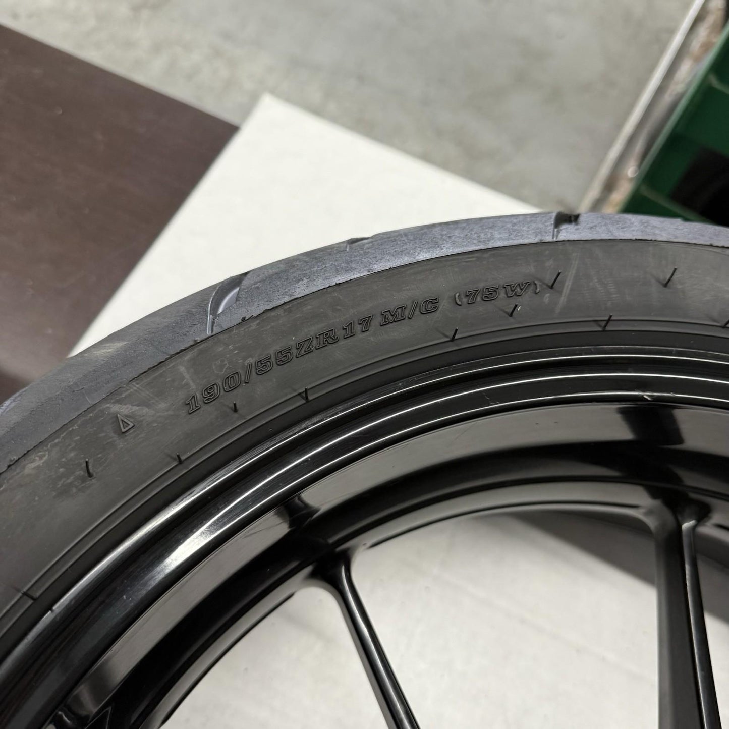 2009 - 2014 BMW S1000RR REAR WHEEL BACK RIM DUNLOP TIRE BLACK STRAIGHT STOCK