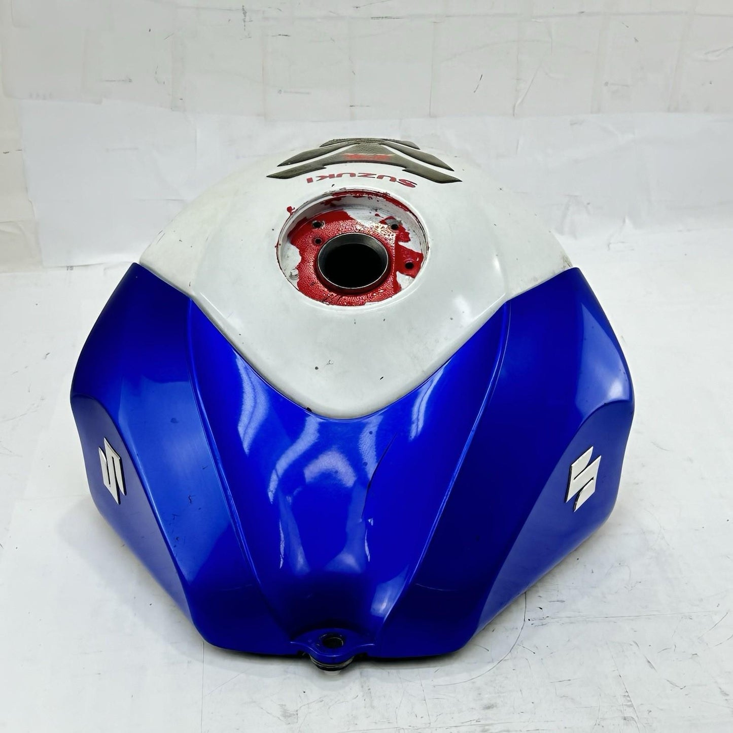 2006 2007 SUZUKI GSXR 600 GSXR 750 FUEL TANK GAS PETROL RESERVOIR WHITE BLUE