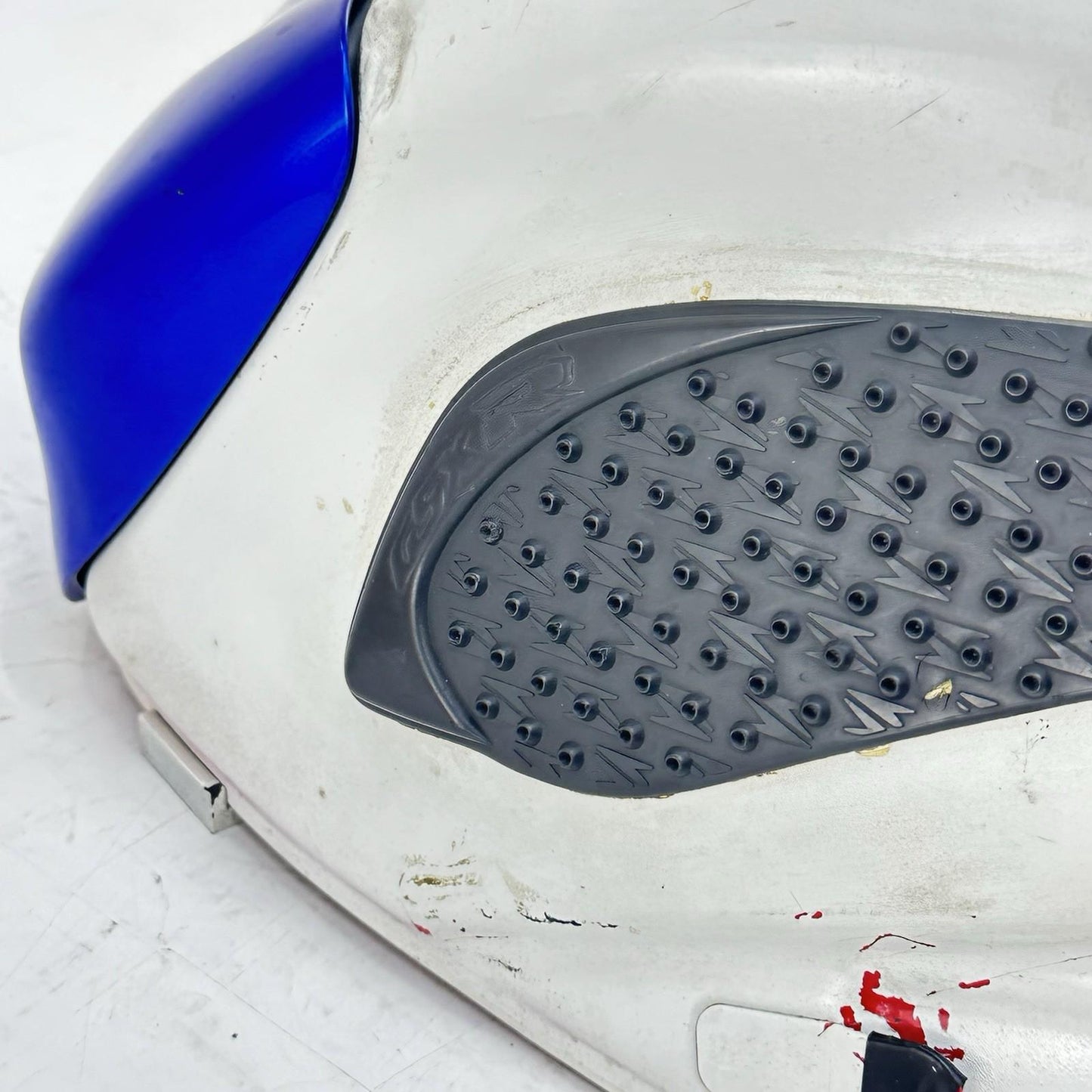 2006 2007 SUZUKI GSXR 600 GSXR 750 FUEL TANK GAS PETROL RESERVOIR WHITE BLUE