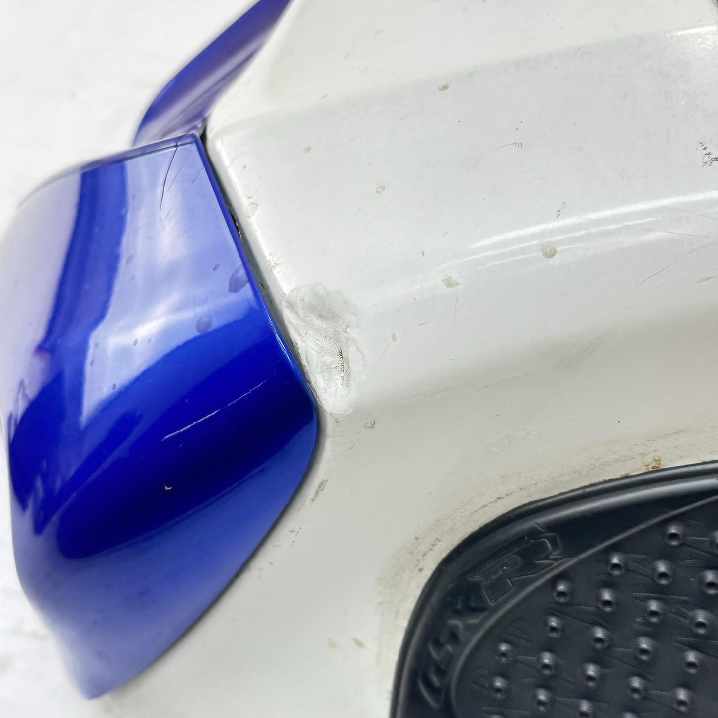 2006 2007 SUZUKI GSXR 600 GSXR 750 FUEL TANK GAS PETROL RESERVOIR WHITE BLUE