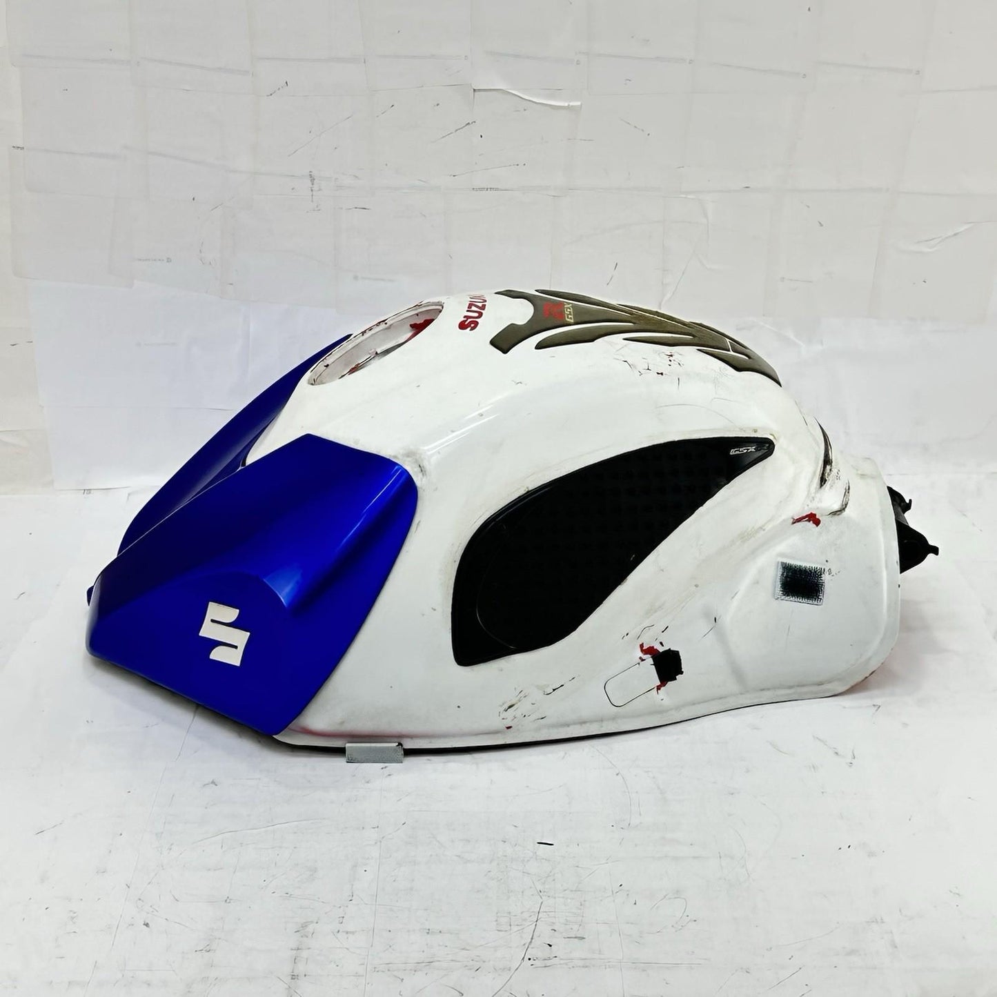 2006 2007 SUZUKI GSXR 600 GSXR 750 FUEL TANK GAS PETROL RESERVOIR WHITE BLUE