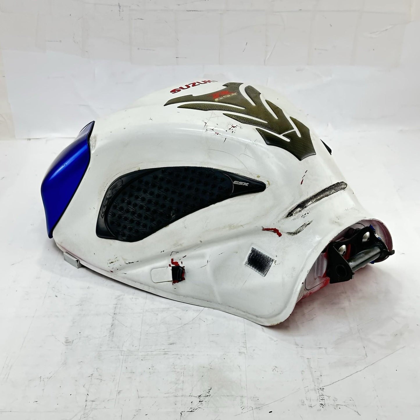 2006 2007 SUZUKI GSXR 600 GSXR 750 FUEL TANK GAS PETROL RESERVOIR WHITE BLUE