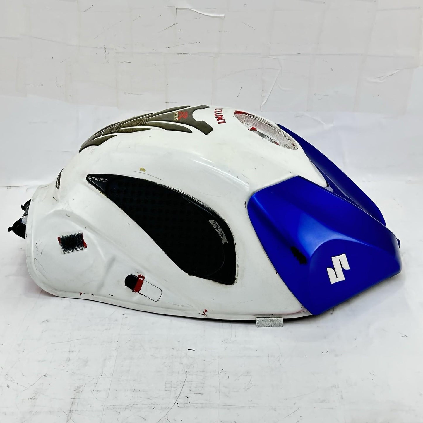 2006 2007 SUZUKI GSXR 600 GSXR 750 FUEL TANK GAS PETROL RESERVOIR WHITE BLUE