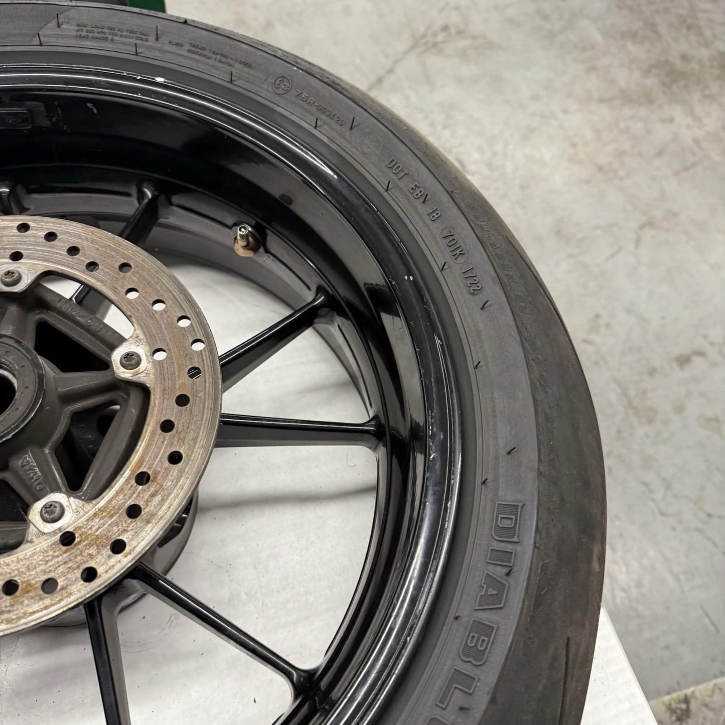 2010 - 2014 BMW S1000RR REAR WHEEL BACK RIM STRAIGHT PIRELLI TIRE BRAKE ROTOR