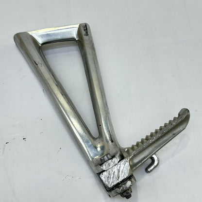 2003 - 2005 YAMAHA YZF R6 PASSENGER PEGS REAR LEG FOOT REST LEFT RIGHT *SCUFFED*