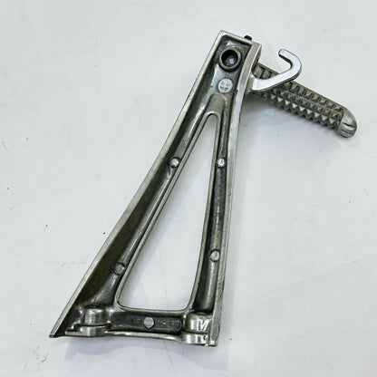 2003 - 2005 YAMAHA YZF R6 PASSENGER PEGS REAR LEG FOOT REST LEFT RIGHT *SCUFFED*
