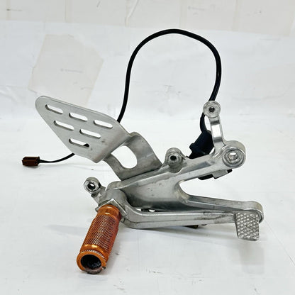 2003 - 2005 YAMAHA YZF R6 REAR SET BRAKE GEAR SHIFT PEDALS LEFT RIGHT PEGS