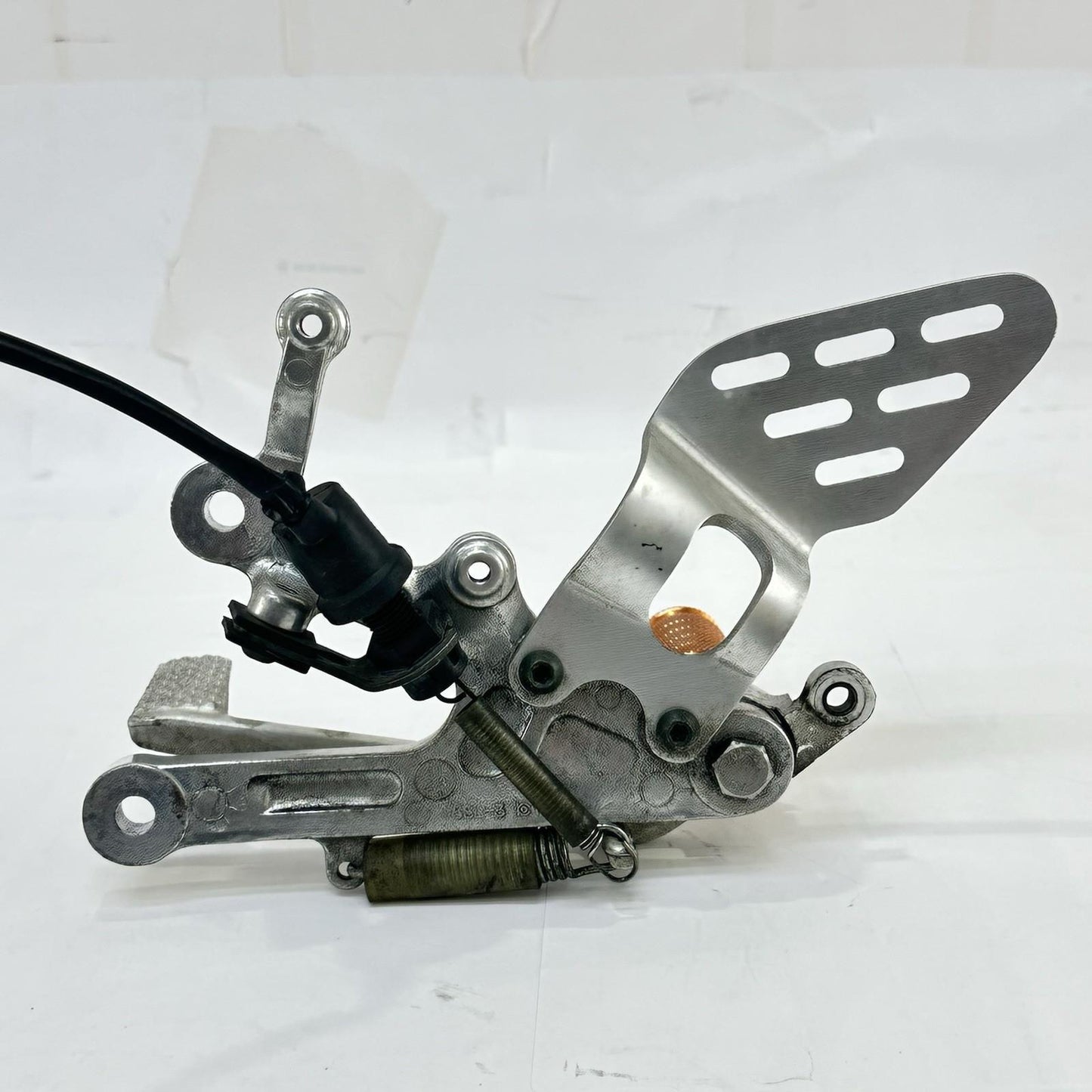 2003 - 2005 YAMAHA YZF R6 REAR SET BRAKE GEAR SHIFT PEDALS LEFT RIGHT PEGS