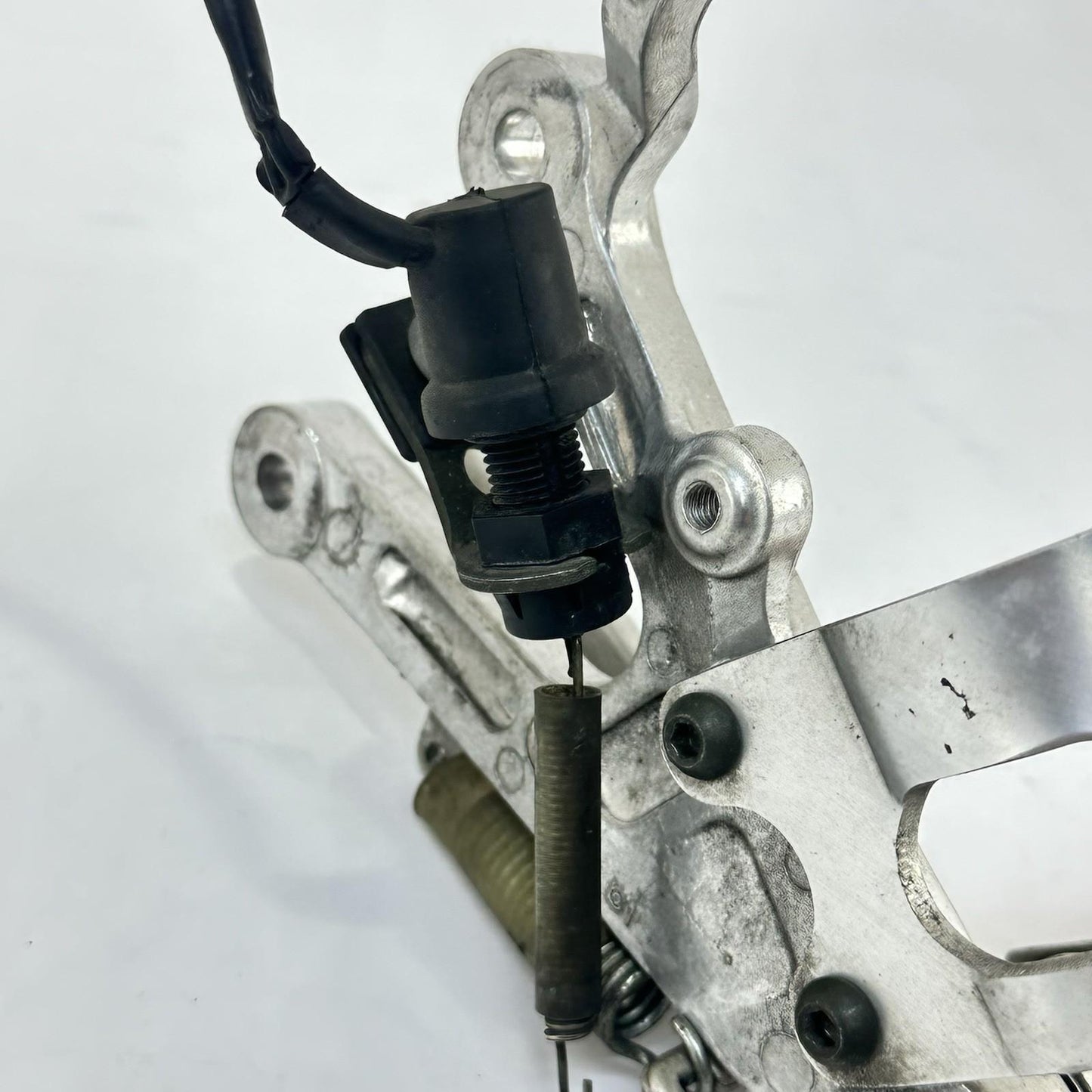 2003 - 2005 YAMAHA YZF R6 REAR SET BRAKE GEAR SHIFT PEDALS LEFT RIGHT PEGS