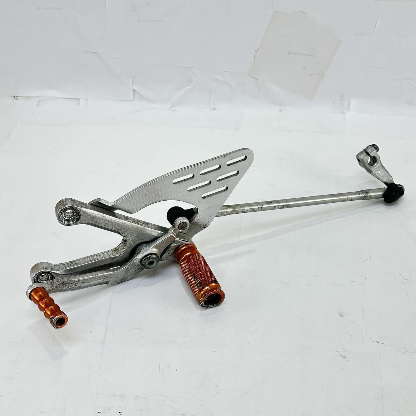 2003 - 2005 YAMAHA YZF R6 REAR SET BRAKE GEAR SHIFT PEDALS LEFT RIGHT PEGS