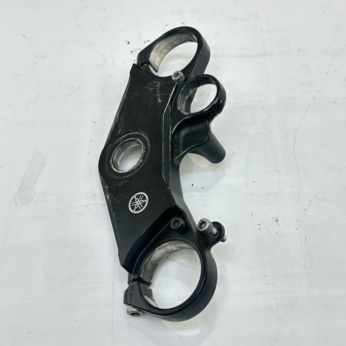 2003 - 2005 YAMAHA YZF R6 UPPER TRIPLE TREE FRONT FORK CLAMP BLACK STOCK