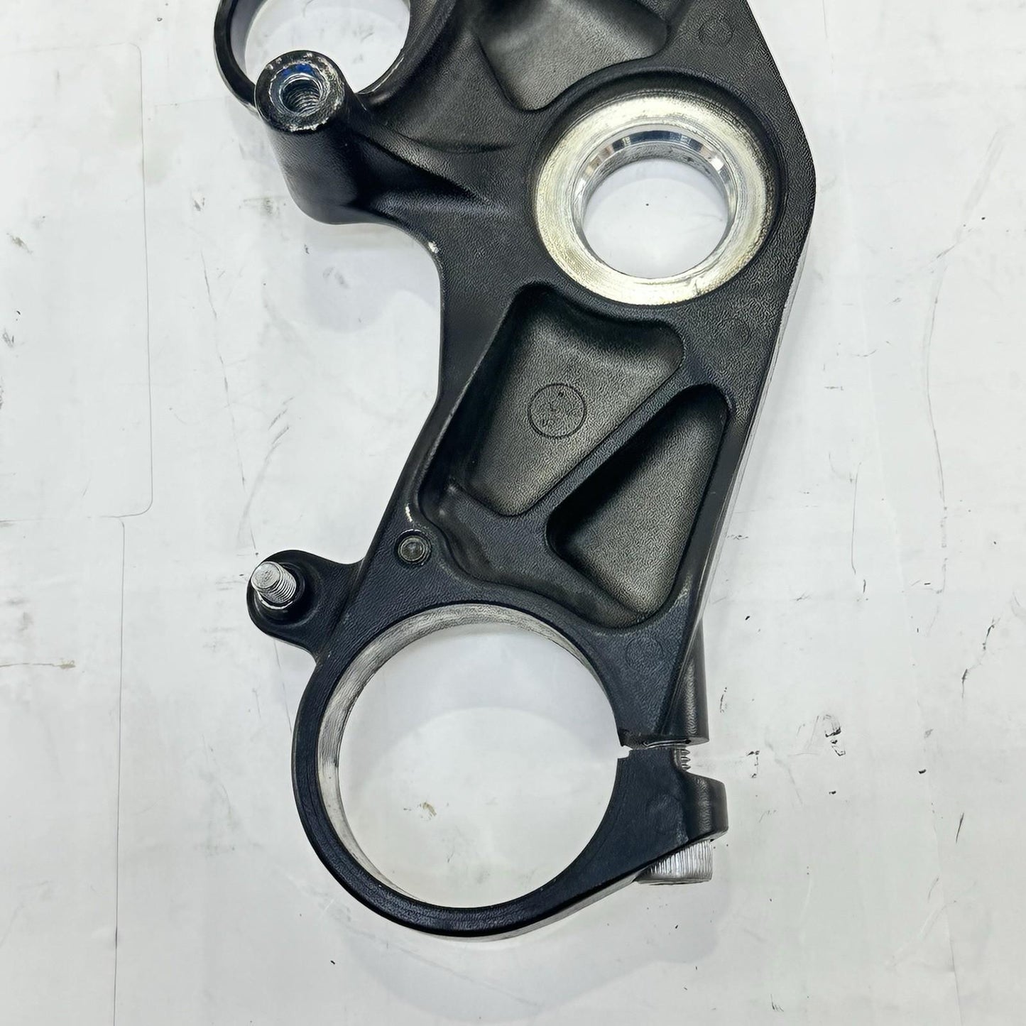 2003 - 2005 YAMAHA YZF R6 UPPER TRIPLE TREE FRONT FORK CLAMP BLACK STOCK