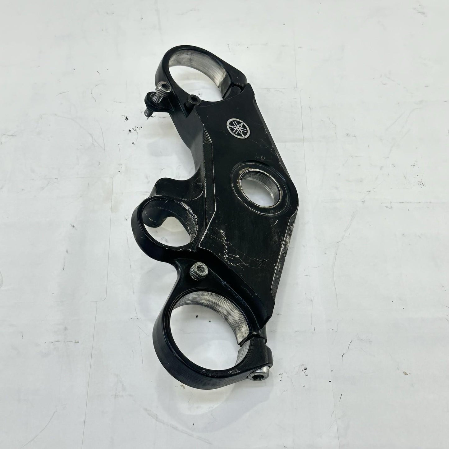 2003 - 2005 YAMAHA YZF R6 UPPER TRIPLE TREE FRONT FORK CLAMP BLACK STOCK