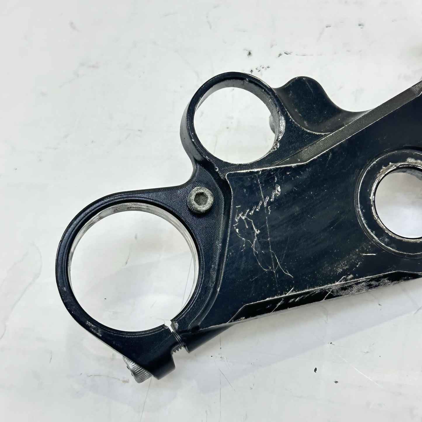 2003 - 2005 YAMAHA YZF R6 UPPER TRIPLE TREE FRONT FORK CLAMP BLACK STOCK