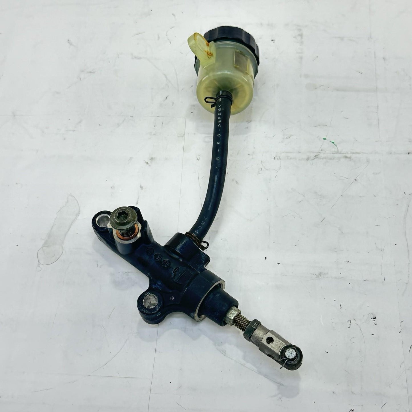 2003 - 2005 YAMAHA YZF R6 REAR BRAKE MASTER CYLINDER BACK RESERVOIR BLACK STOCK