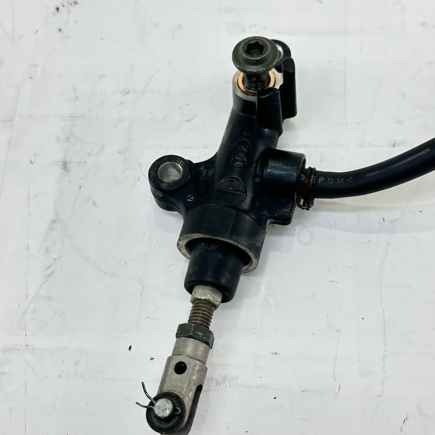 2003 - 2005 YAMAHA YZF R6 REAR BRAKE MASTER CYLINDER BACK RESERVOIR BLACK STOCK