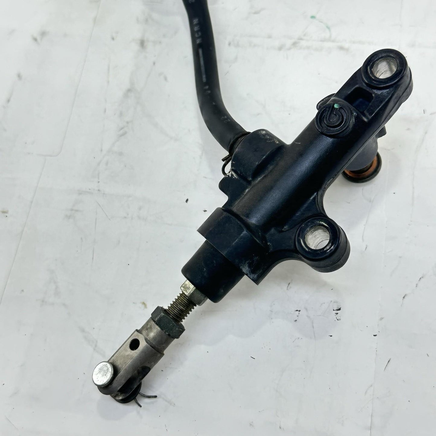 2003 - 2005 YAMAHA YZF R6 REAR BRAKE MASTER CYLINDER BACK RESERVOIR BLACK STOCK