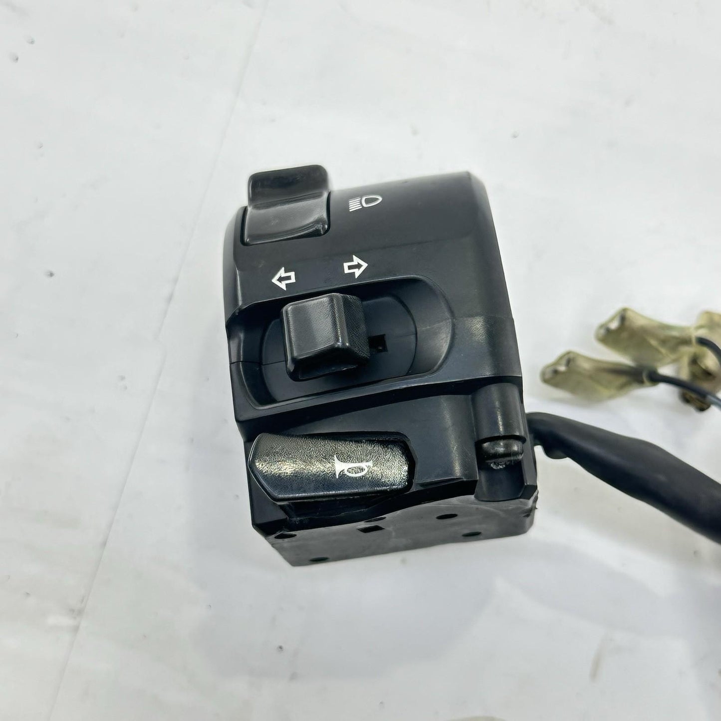 2003 - 2005 YAMAHA YZF R6 LEFT SWITCH LIGHTS HORN CONTROL BUTTONS BLACK STOCK