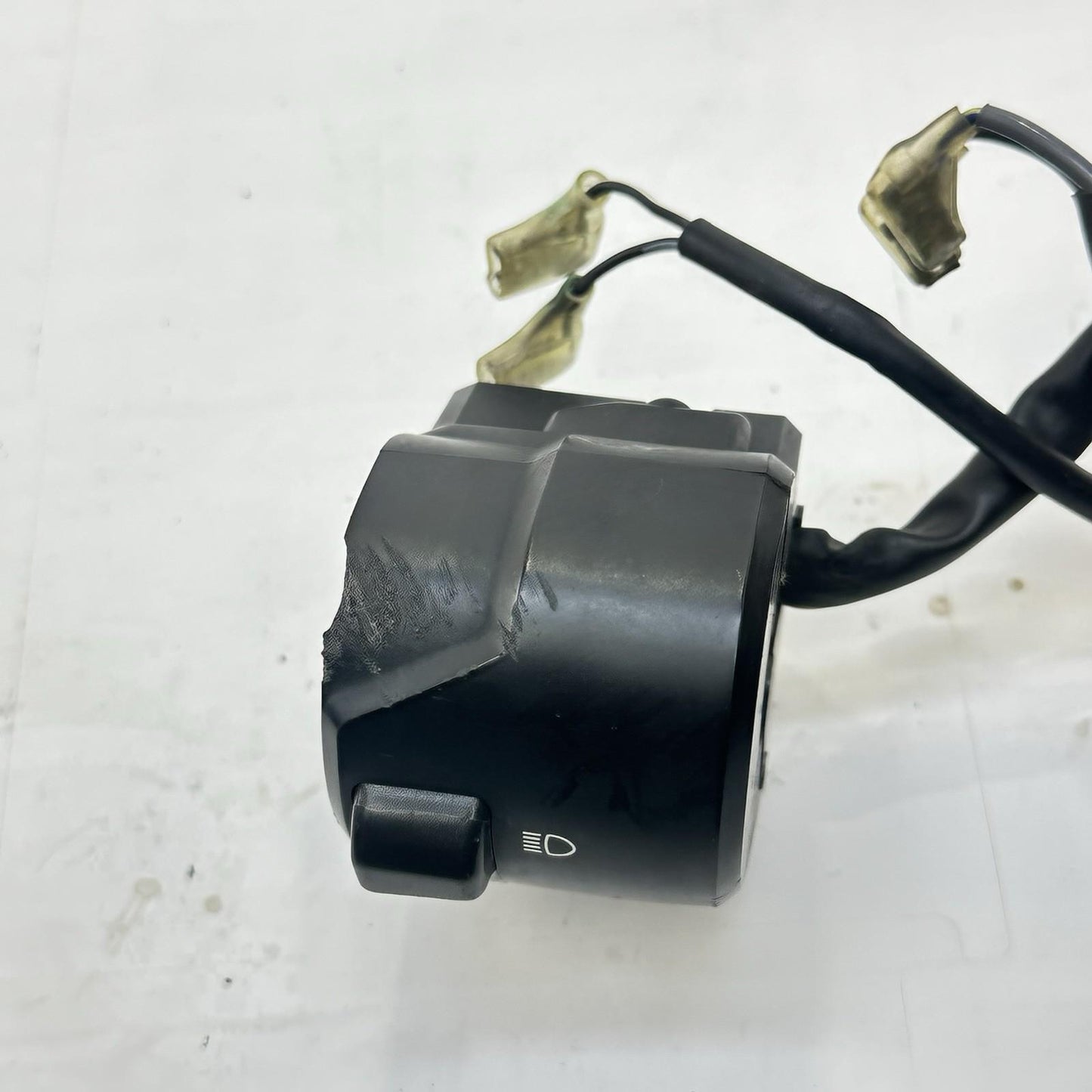 2003 - 2005 YAMAHA YZF R6 LEFT SWITCH LIGHTS HORN CONTROL BUTTONS BLACK STOCK