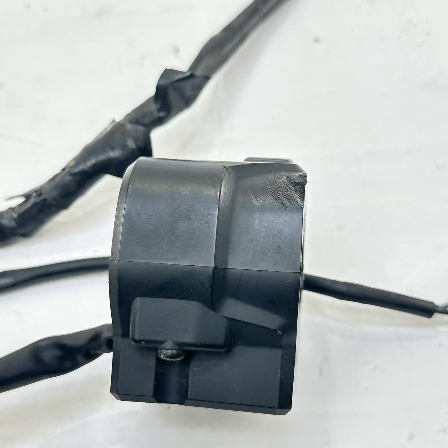 2003 - 2005 YAMAHA YZF R6 LEFT SWITCH LIGHTS HORN CONTROL BUTTONS BLACK STOCK