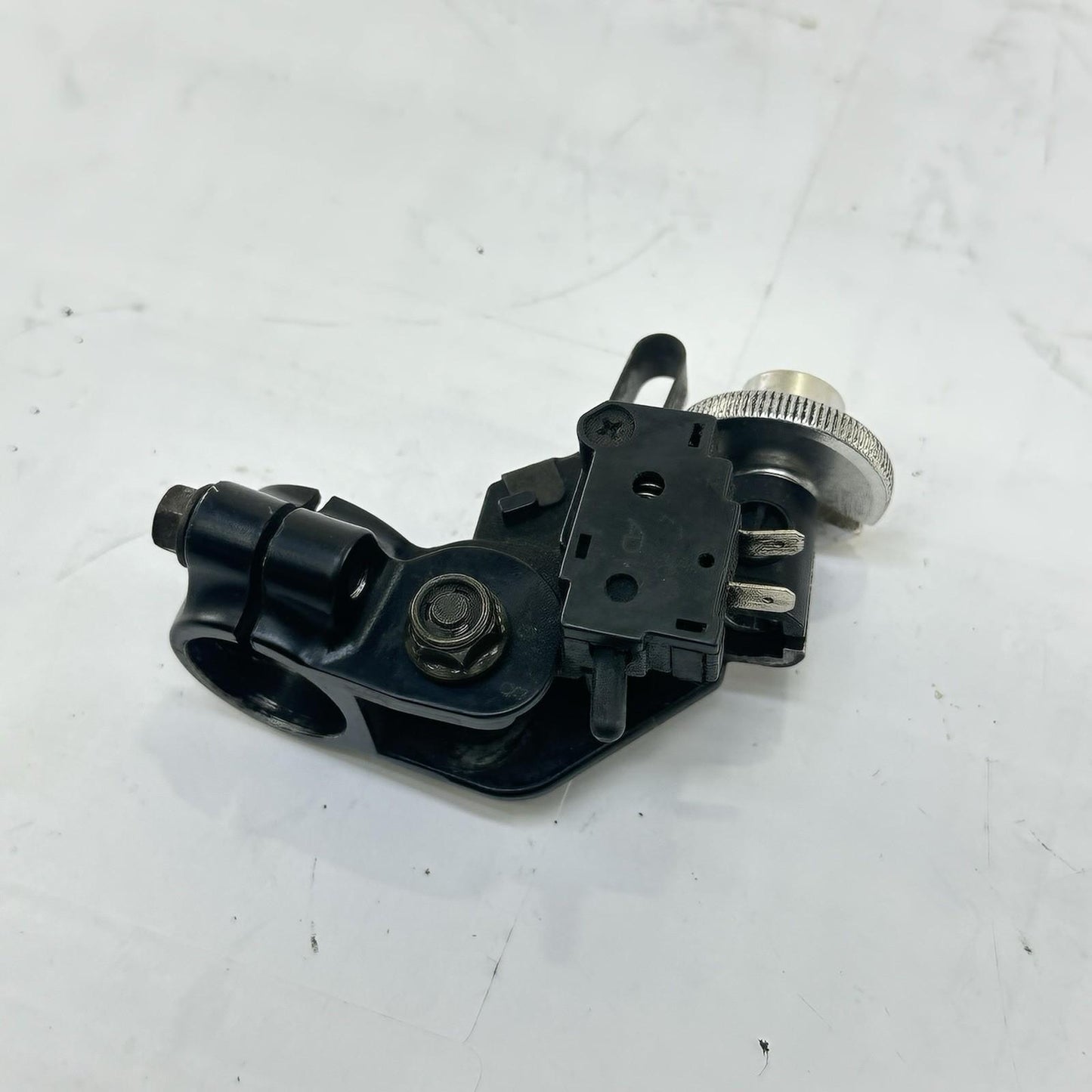 2003 - 2005 YAMAHA YZF R6 CLUTCH PERCH HANDLE LEVER MOUNT BRACKET FRONT LEFT