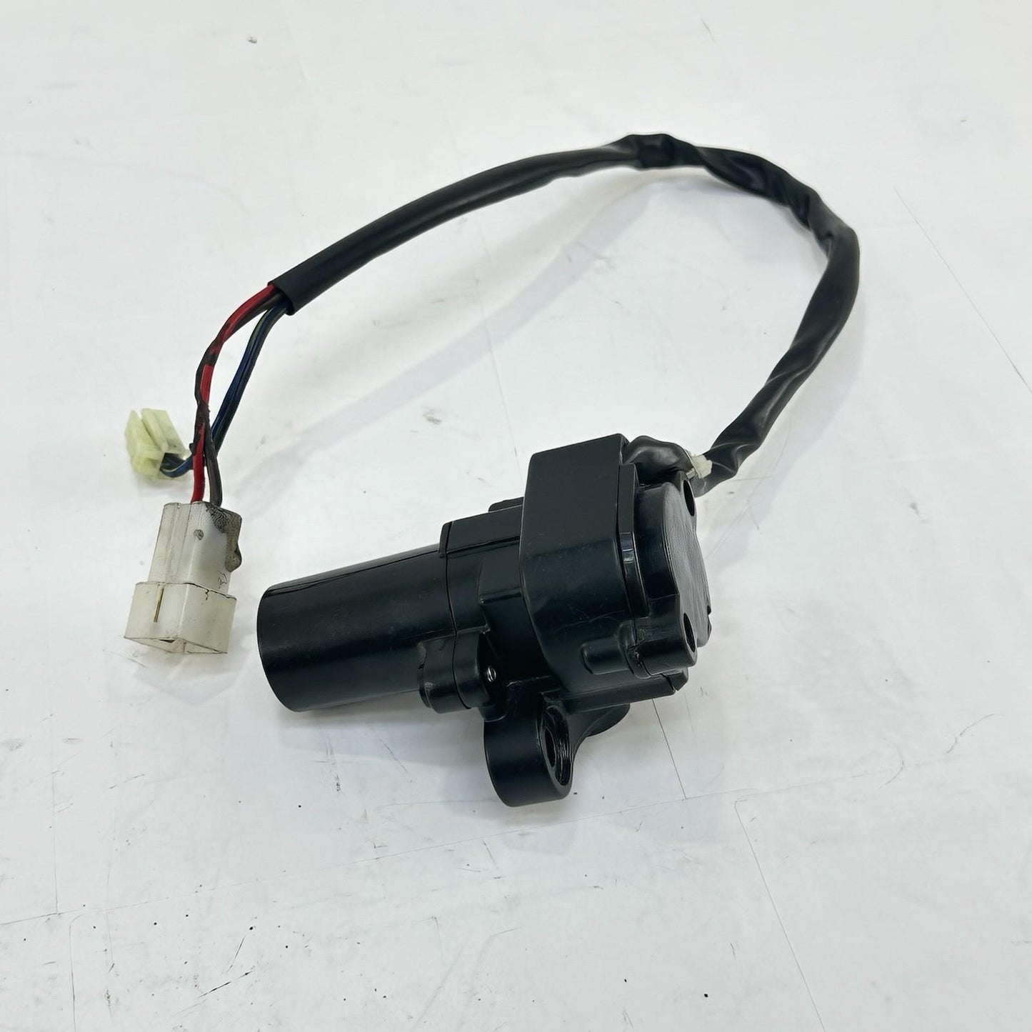 2003 - 2005 YAMAHA YZF R6 IGNITION LOCK SET KEY GAS CAP SEAT LATCH SWITCH BOLTS