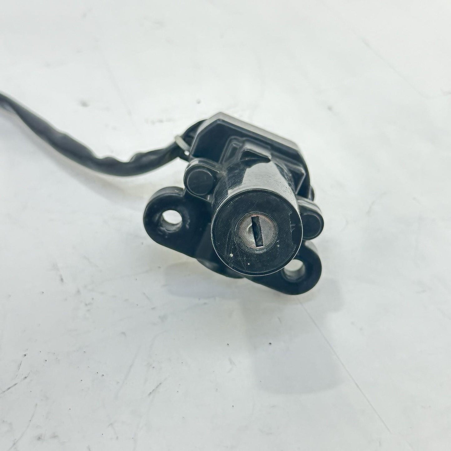 2003 - 2005 YAMAHA YZF R6 IGNITION LOCK SET KEY GAS CAP SEAT LATCH SWITCH BOLTS