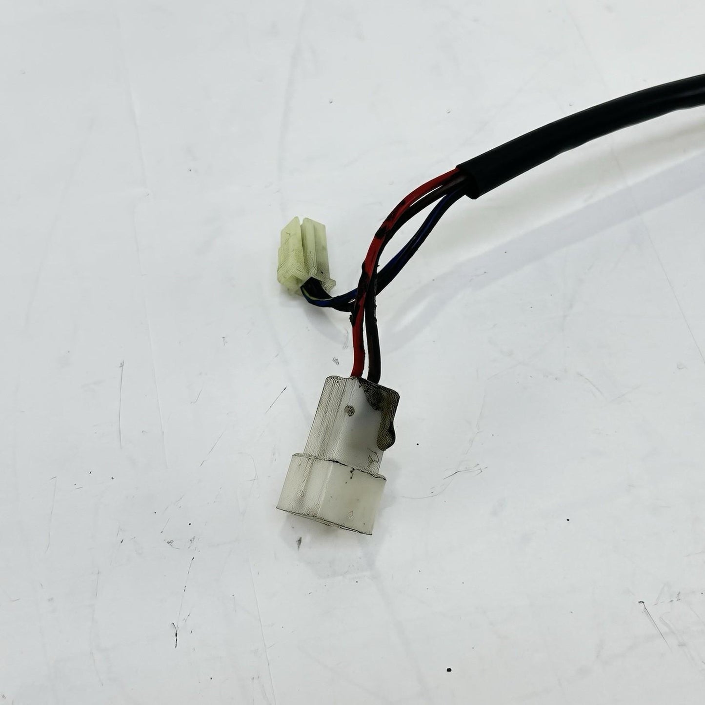 2003 - 2005 YAMAHA YZF R6 IGNITION LOCK SET KEY GAS CAP SEAT LATCH SWITCH BOLTS