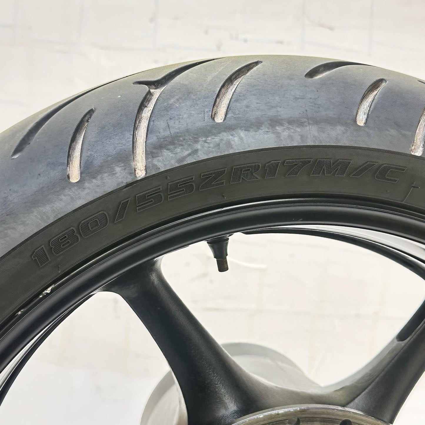 2003 - 2005 YAMAHA YZF R6 REAR WHEEL RIM TIRE RUBBER BACK BRAKE DISC ROTOR BLACK