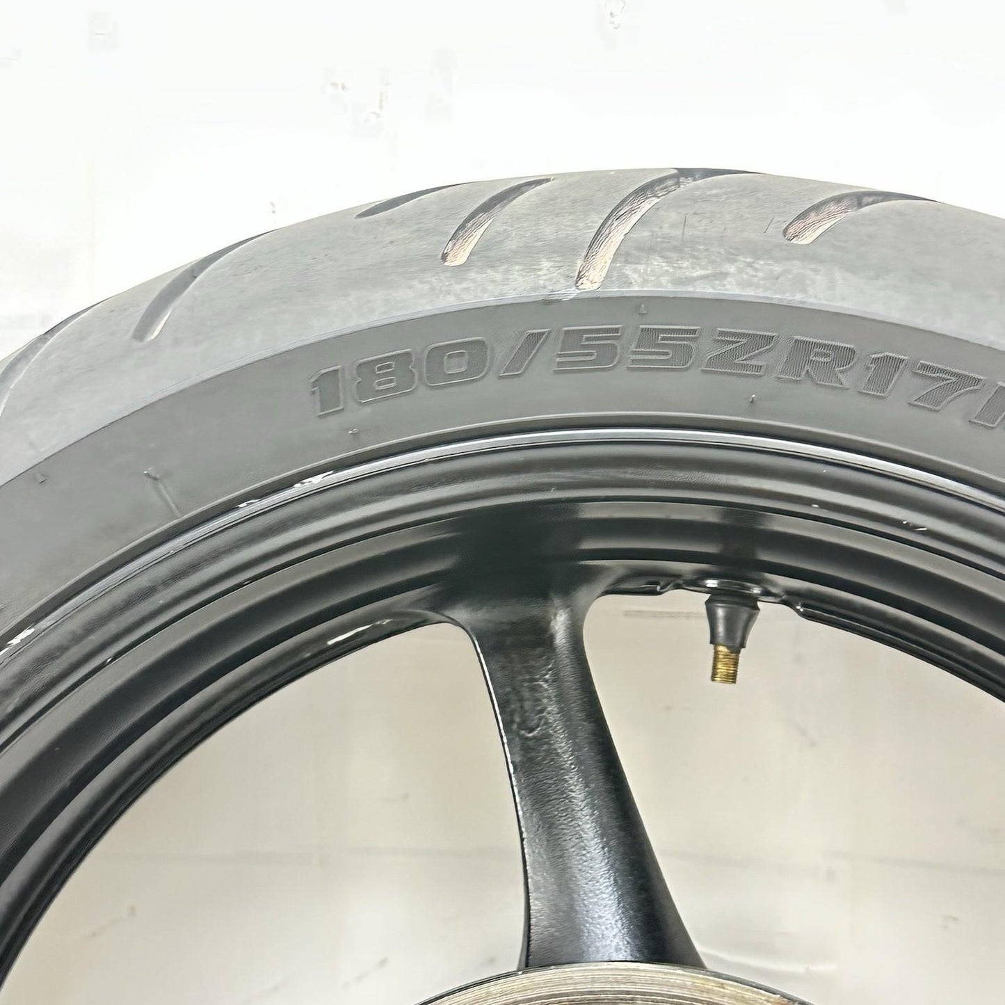 2003 - 2005 YAMAHA YZF R6 REAR WHEEL RIM TIRE RUBBER BACK BRAKE DISC ROTOR BLACK