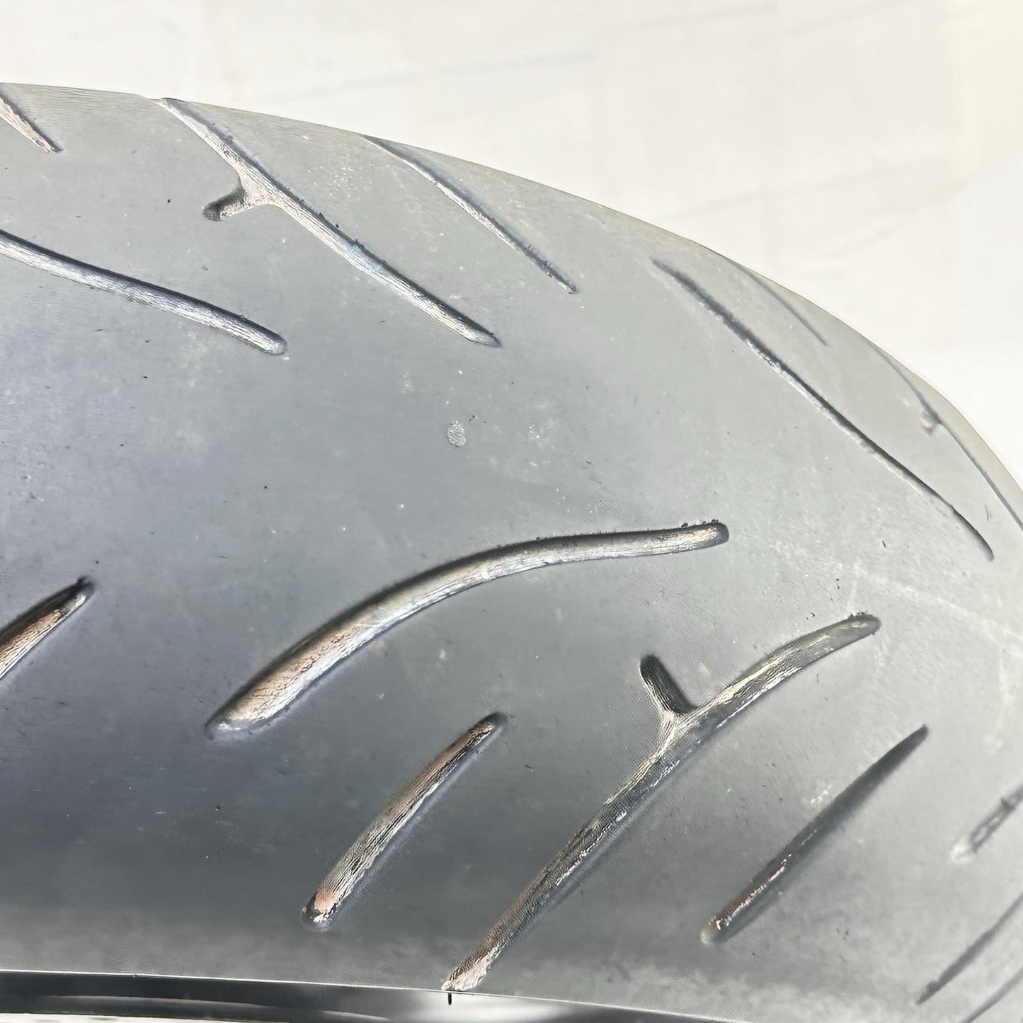 2003 - 2005 YAMAHA YZF R6 REAR WHEEL RIM TIRE RUBBER BACK BRAKE DISC ROTOR BLACK