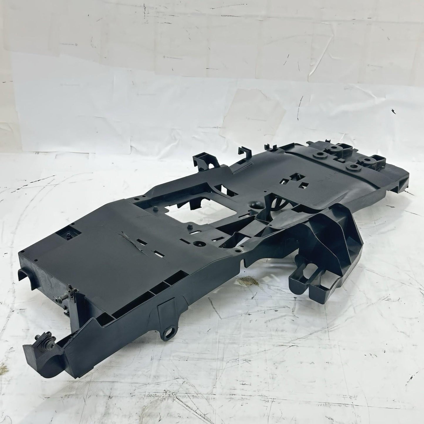 2003 - 2005 YAMAHA YZF R6 BATTERY TRAY HOLDER UNDERTAIL PLASTIC TRIM BLACK STOCK